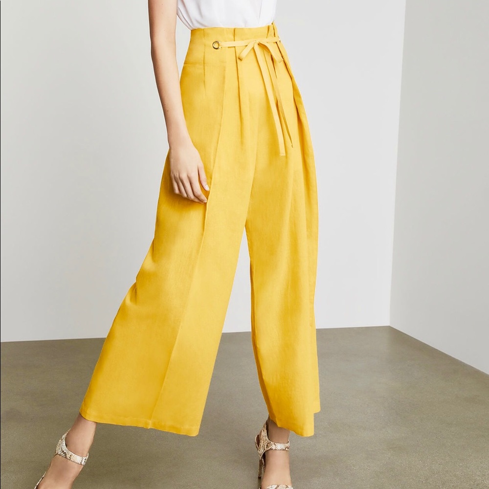 Yellow pleated waist tie pants.